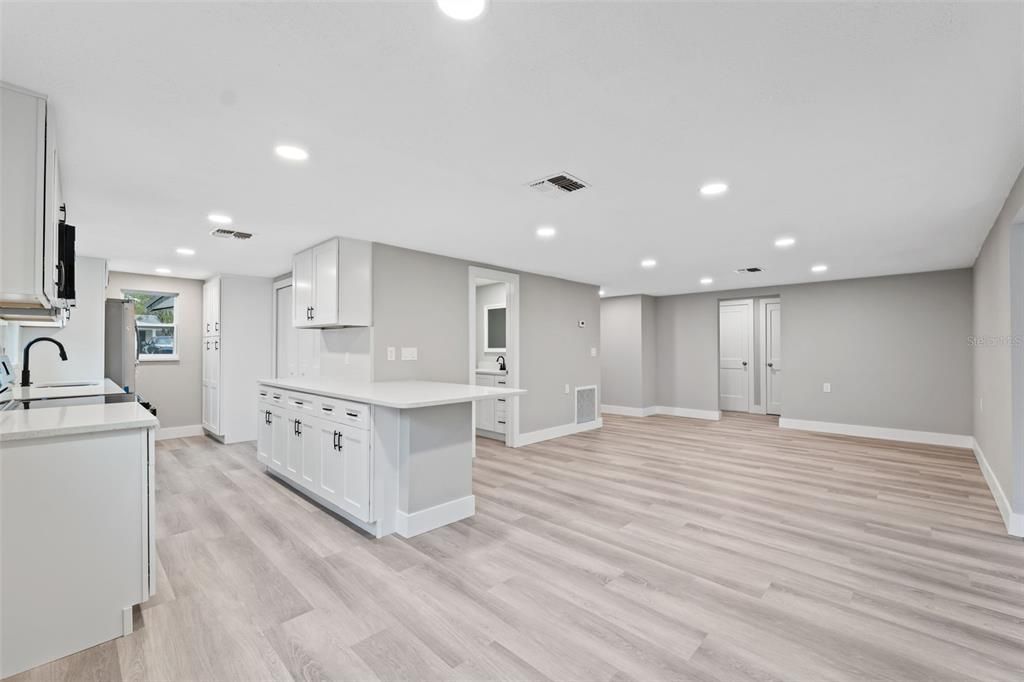 待售: $225,000 (2 贝兹, 2 浴室, 954 平方英尺)