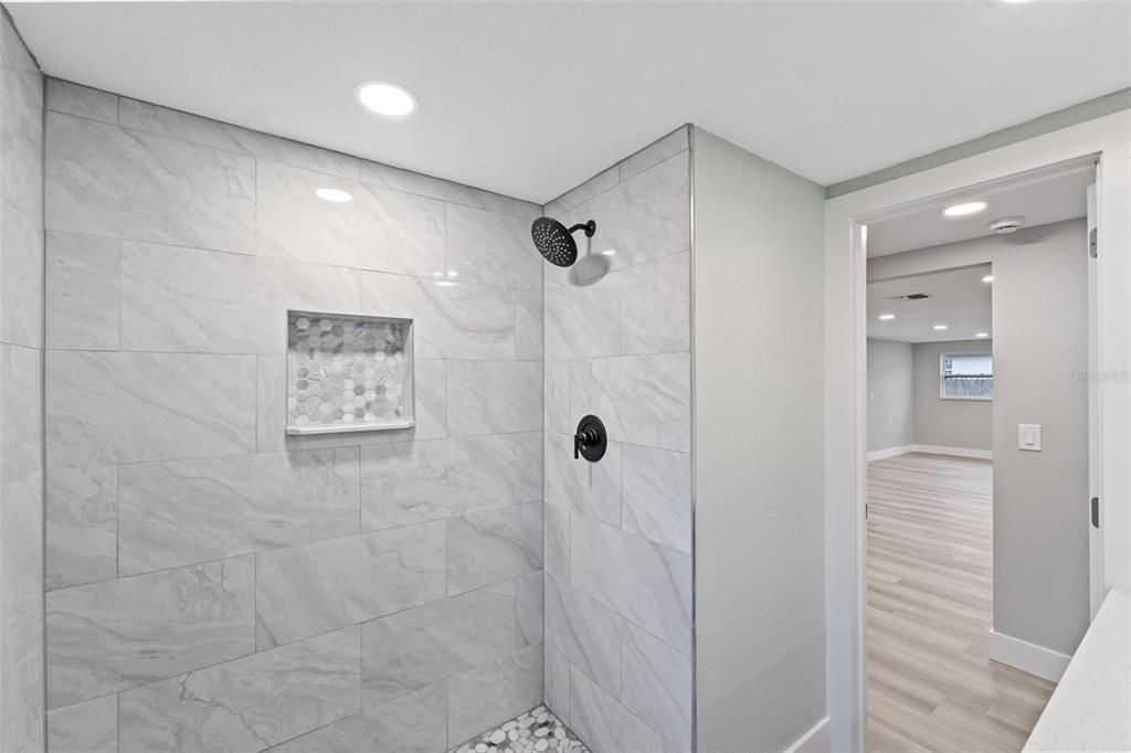 待售: $225,000 (2 贝兹, 2 浴室, 954 平方英尺)