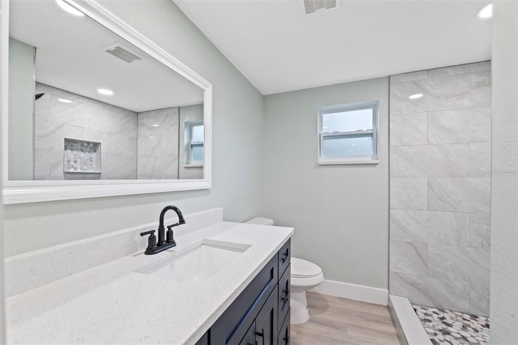 待售: $225,000 (2 贝兹, 2 浴室, 954 平方英尺)