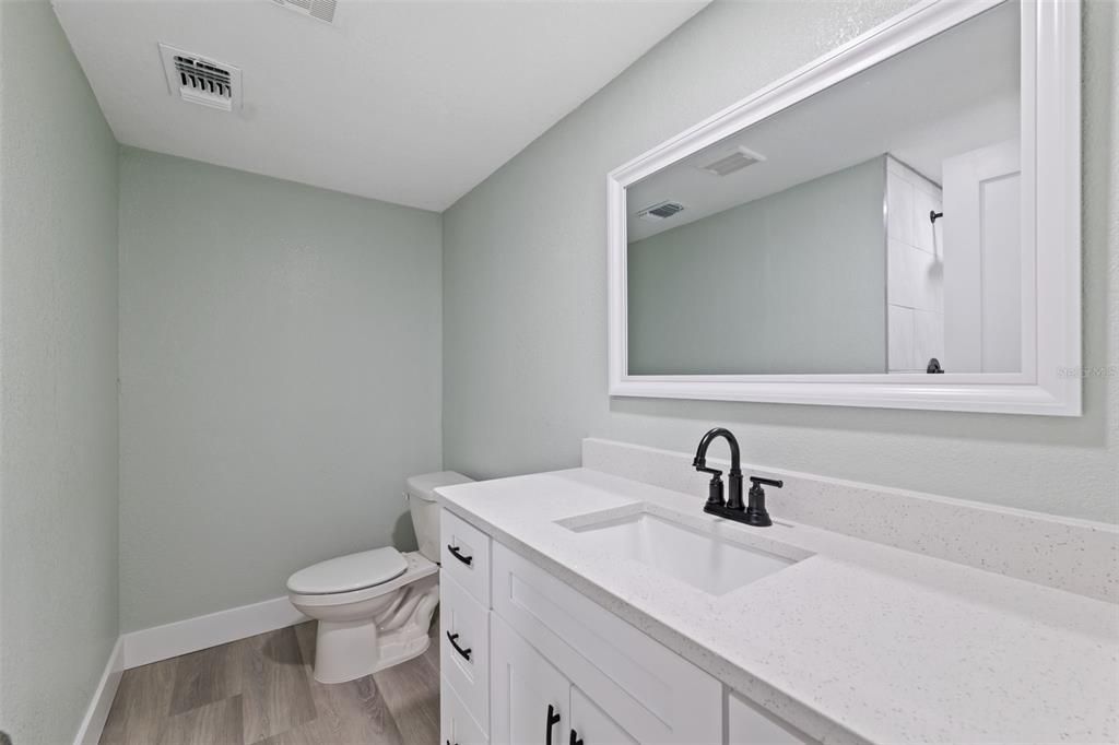 待售: $225,000 (2 贝兹, 2 浴室, 954 平方英尺)