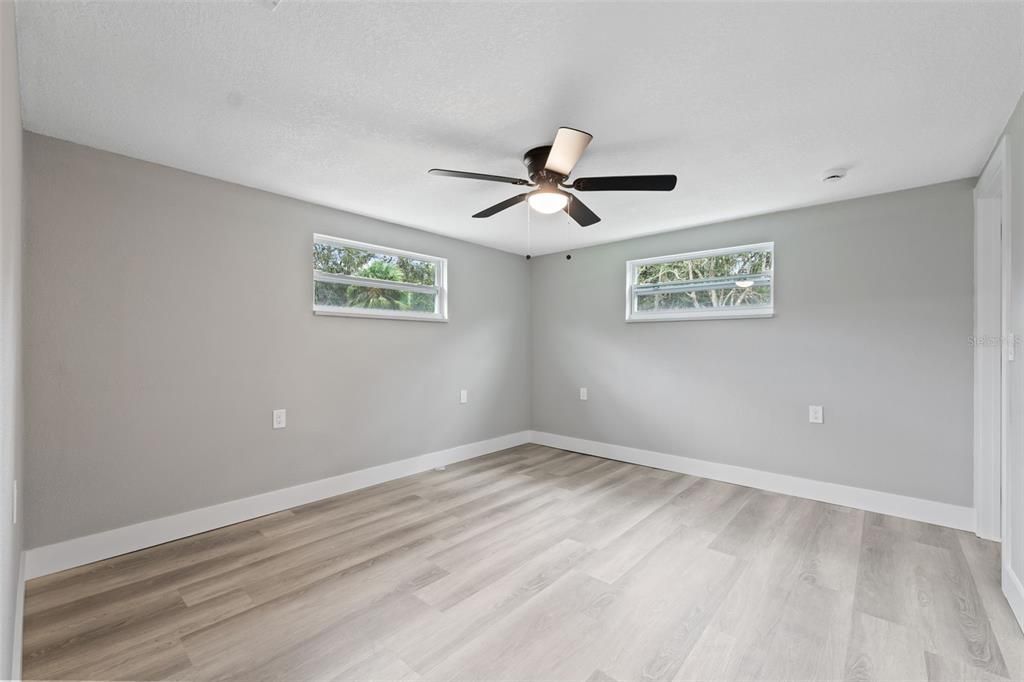 待售: $225,000 (2 贝兹, 2 浴室, 954 平方英尺)