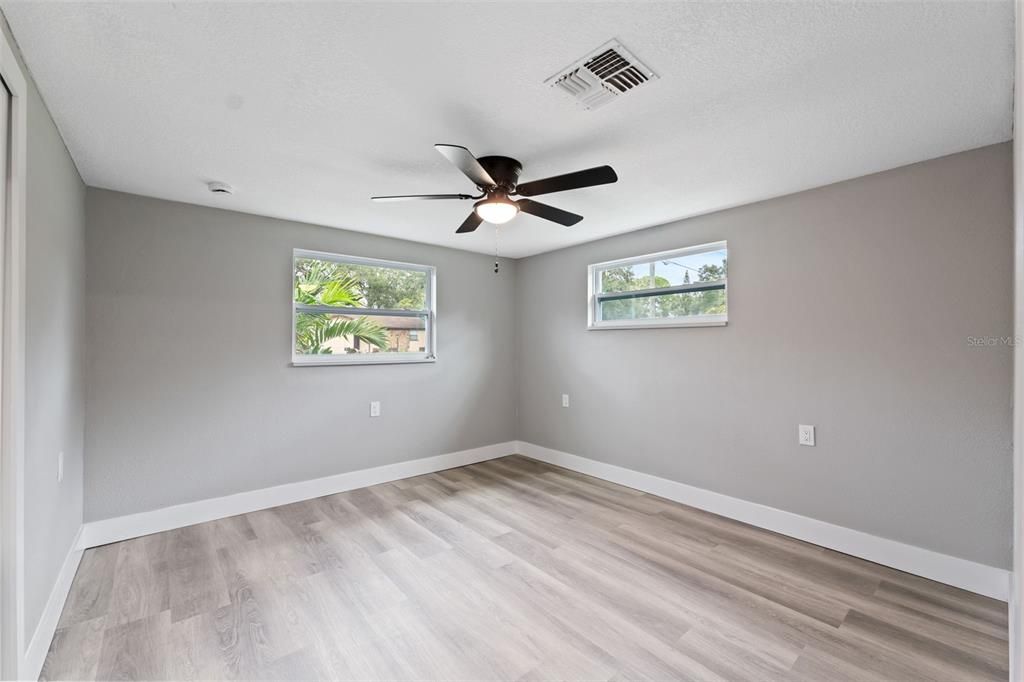 待售: $225,000 (2 贝兹, 2 浴室, 954 平方英尺)