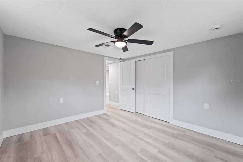 待售: $225,000 (2 贝兹, 2 浴室, 954 平方英尺)