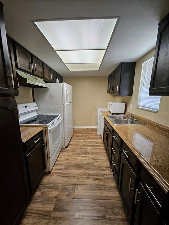 For Sale: $78,500 (1 beds, 1 baths, 642 Square Feet)