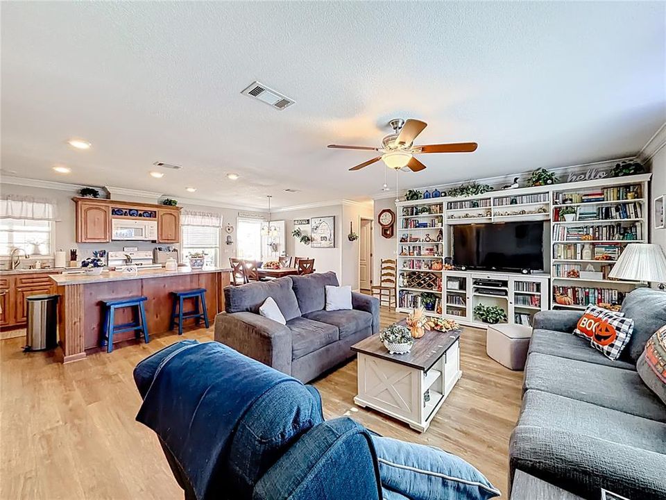 待售: $368,000 (3 贝兹, 2 浴室, 1404 平方英尺)