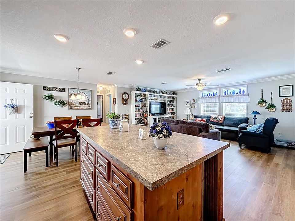 待售: $368,000 (3 贝兹, 2 浴室, 1404 平方英尺)