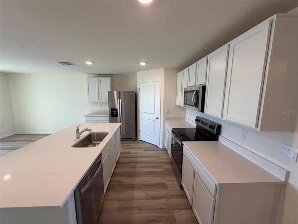 出租: $1,999 (4 贝兹, 2 浴室, 1828 平方英尺)