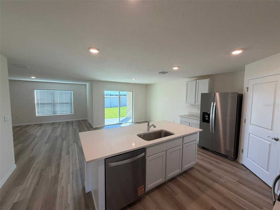 出租: $1,999 (4 贝兹, 2 浴室, 1828 平方英尺)