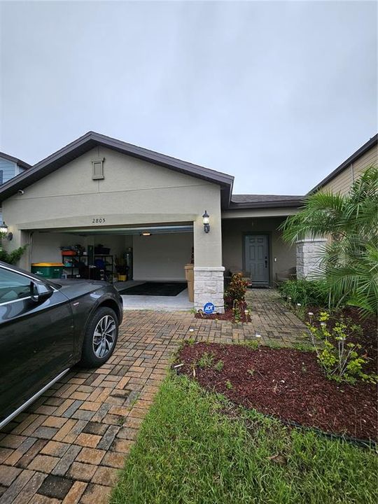 Active With Contract: $2,300 (3 beds, 2 baths, 1554 Square Feet)