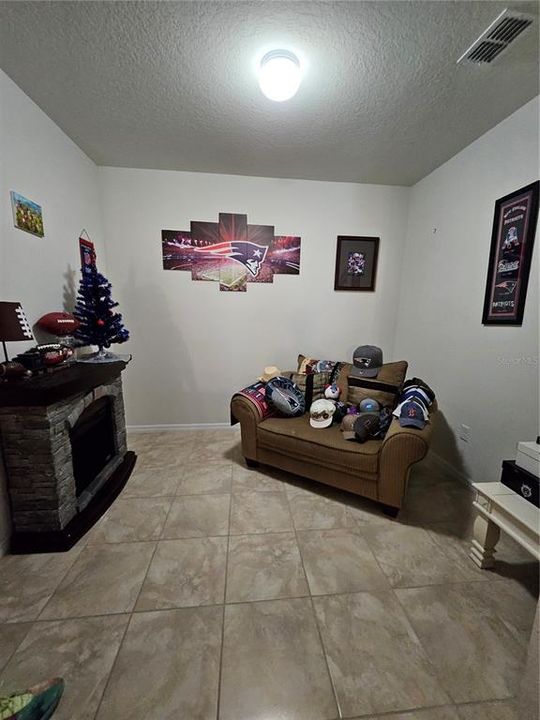 Active With Contract: $2,300 (3 beds, 2 baths, 1554 Square Feet)