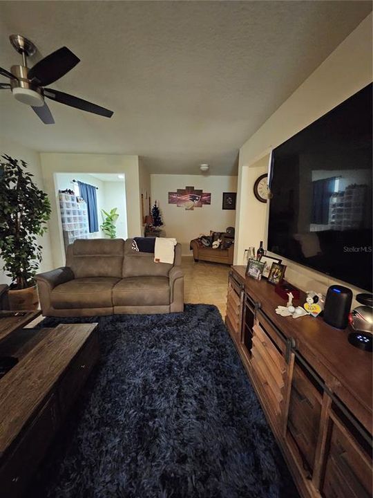 Active With Contract: $2,300 (3 beds, 2 baths, 1554 Square Feet)