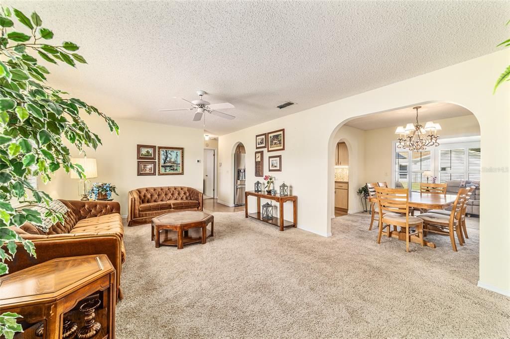 Active With Contract: $219,900 (2 beds, 2 baths, 1426 Square Feet)