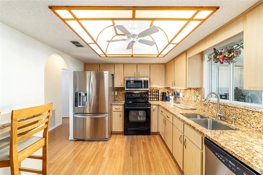 Active With Contract: $219,900 (2 beds, 2 baths, 1426 Square Feet)