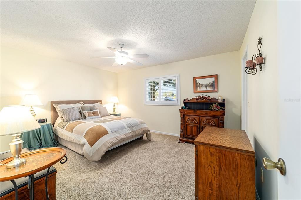 Active With Contract: $219,900 (2 beds, 2 baths, 1426 Square Feet)