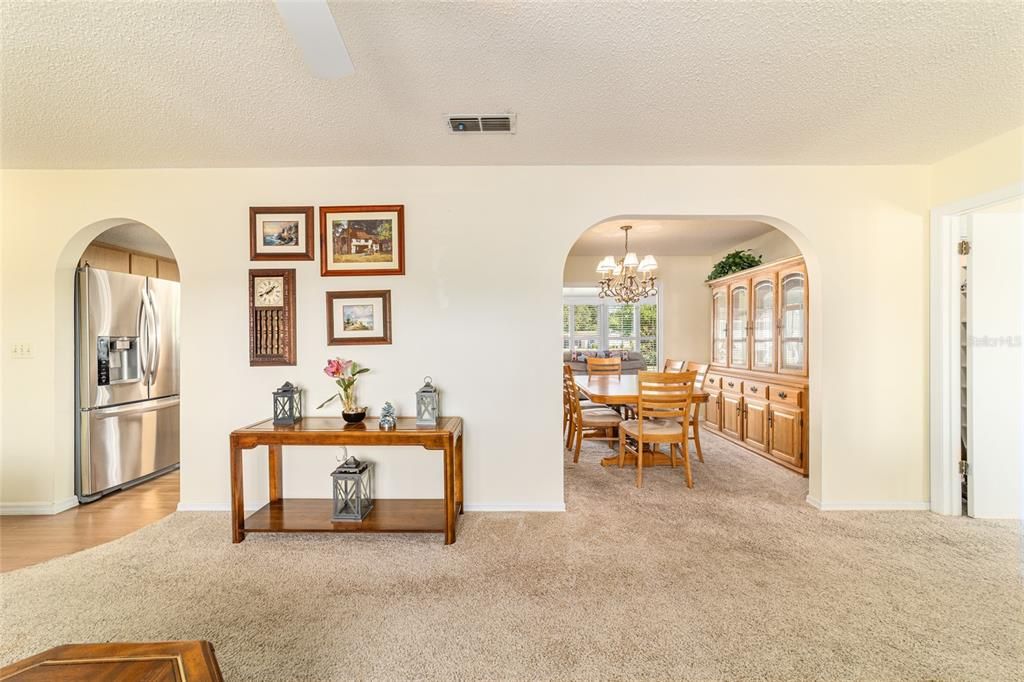 Active With Contract: $219,900 (2 beds, 2 baths, 1426 Square Feet)