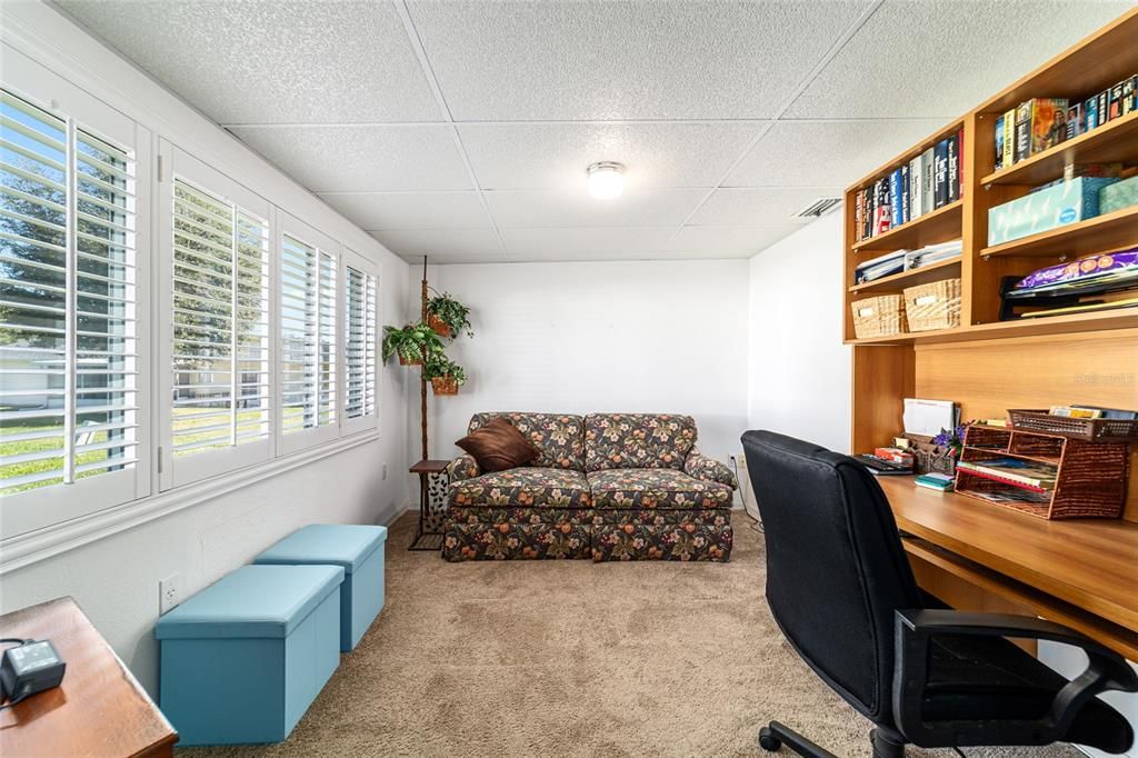 Active With Contract: $219,900 (2 beds, 2 baths, 1426 Square Feet)