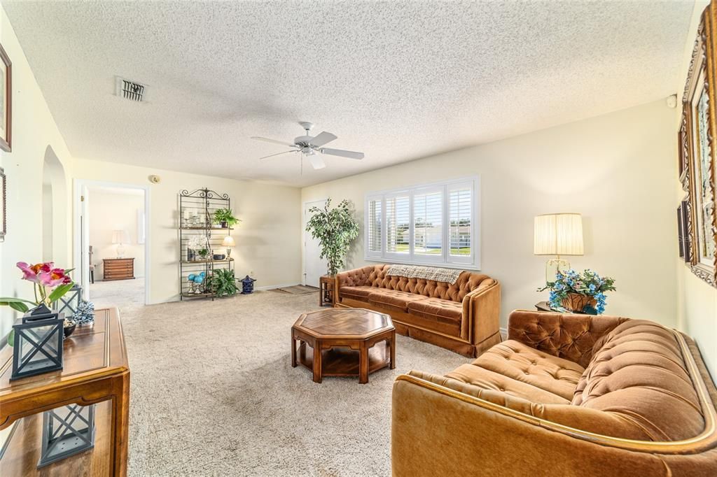 Active With Contract: $219,900 (2 beds, 2 baths, 1426 Square Feet)