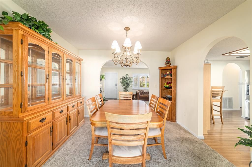 Active With Contract: $219,900 (2 beds, 2 baths, 1426 Square Feet)