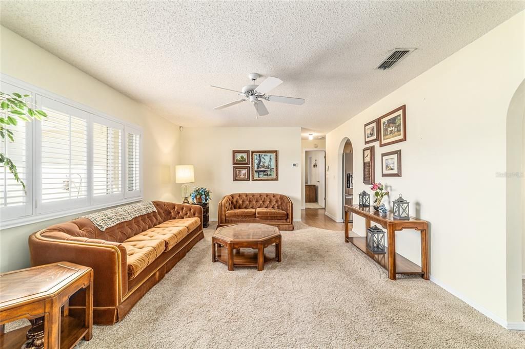 Active With Contract: $219,900 (2 beds, 2 baths, 1426 Square Feet)