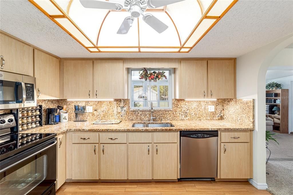 Active With Contract: $219,900 (2 beds, 2 baths, 1426 Square Feet)