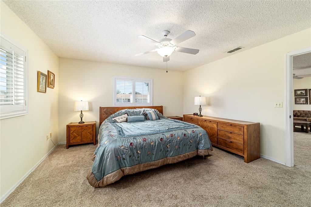 Active With Contract: $219,900 (2 beds, 2 baths, 1426 Square Feet)