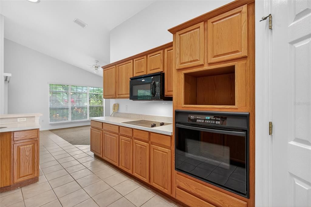 Active With Contract: $375,000 (3 beds, 2 baths, 2261 Square Feet)