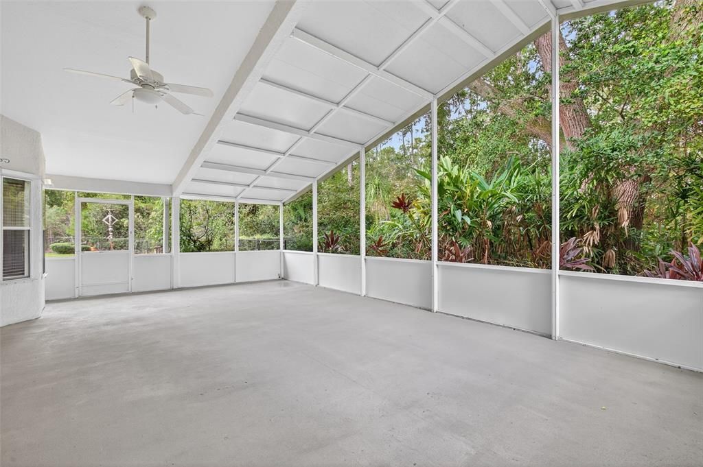 Active With Contract: $375,000 (3 beds, 2 baths, 2261 Square Feet)