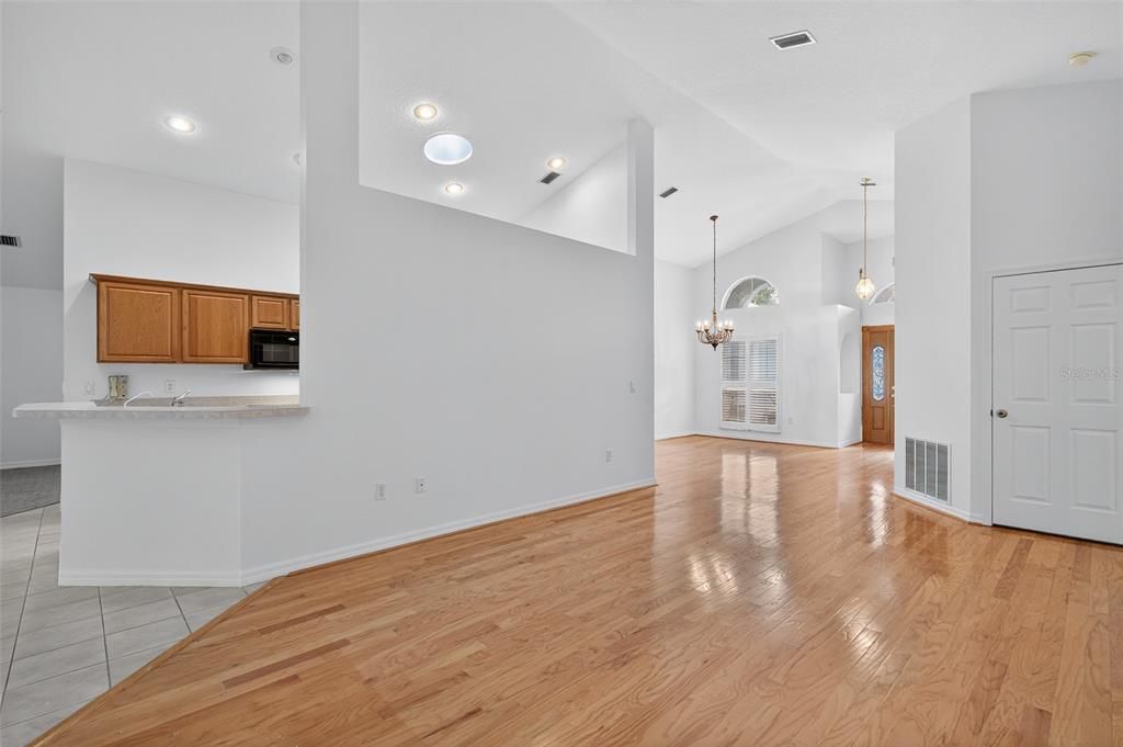 Active With Contract: $375,000 (3 beds, 2 baths, 2261 Square Feet)