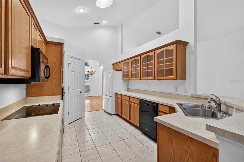 Active With Contract: $375,000 (3 beds, 2 baths, 2261 Square Feet)