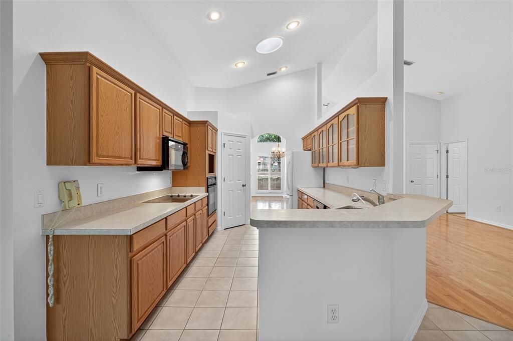 Active With Contract: $375,000 (3 beds, 2 baths, 2261 Square Feet)