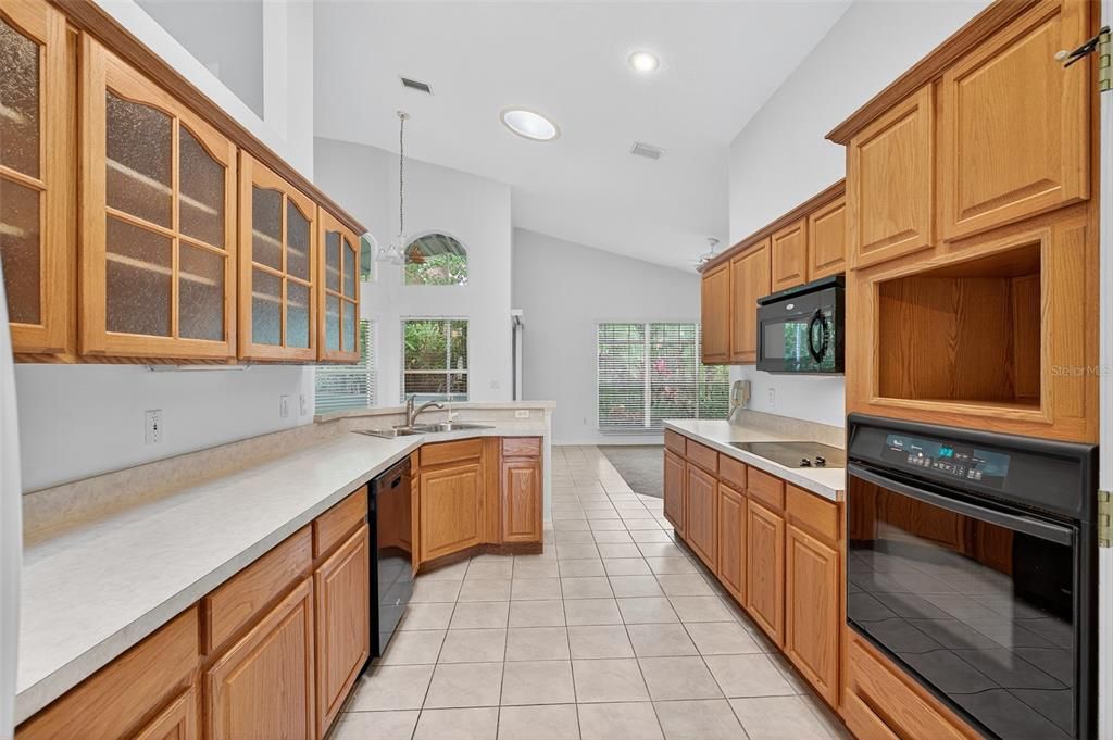 Active With Contract: $375,000 (3 beds, 2 baths, 2261 Square Feet)