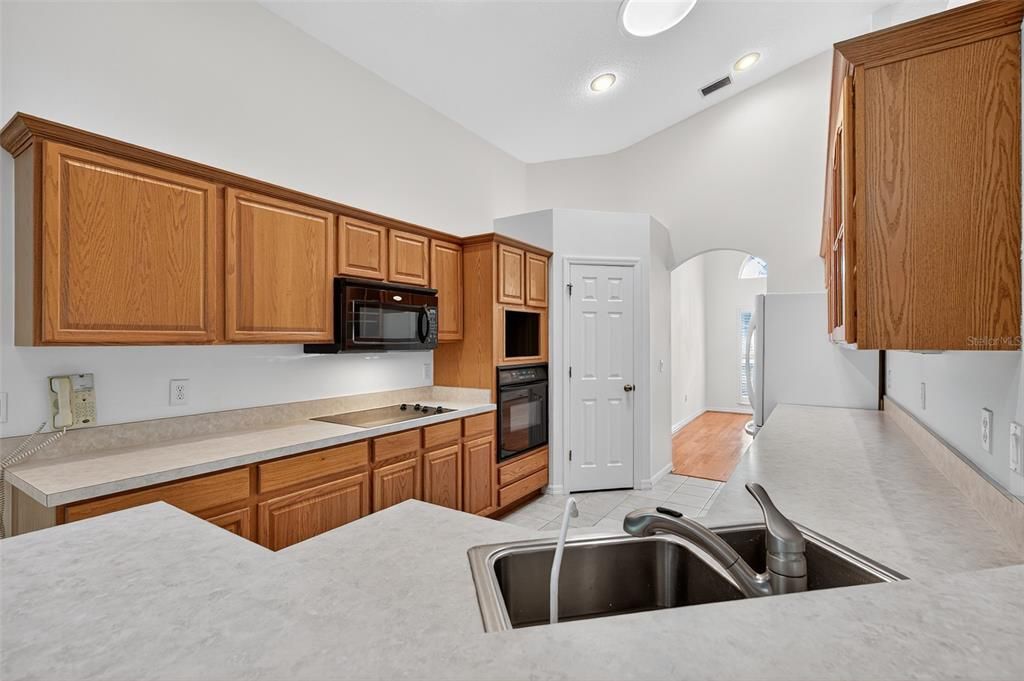 Active With Contract: $375,000 (3 beds, 2 baths, 2261 Square Feet)