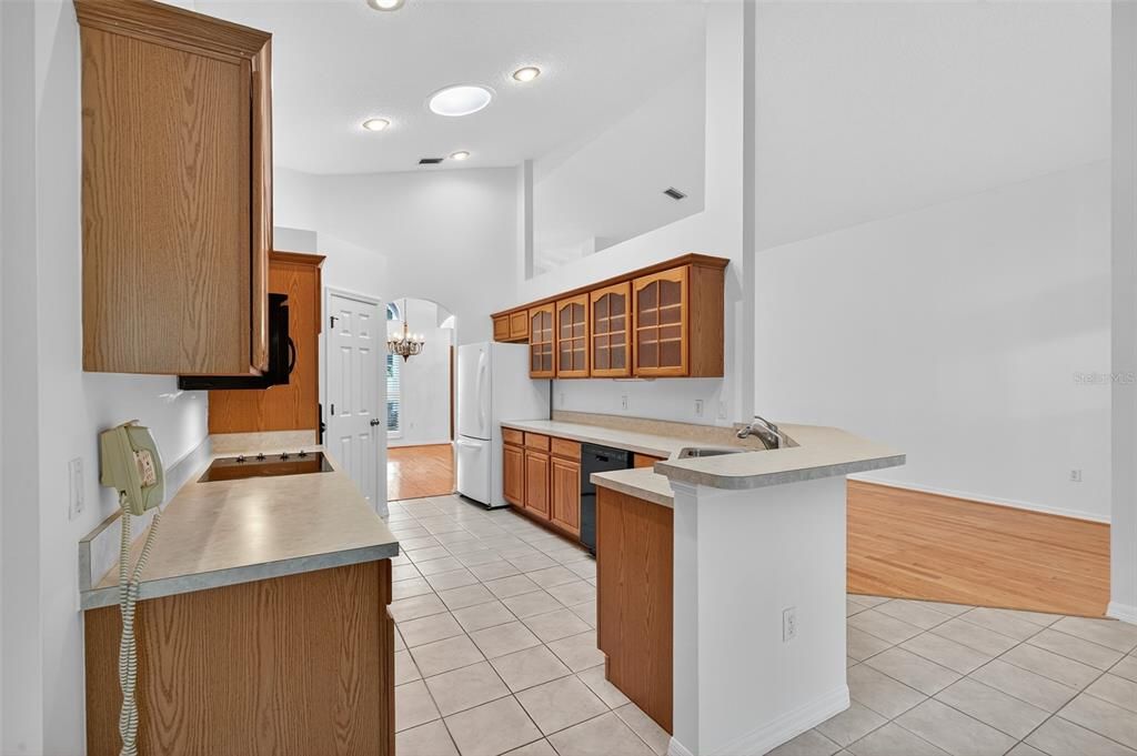 Active With Contract: $375,000 (3 beds, 2 baths, 2261 Square Feet)