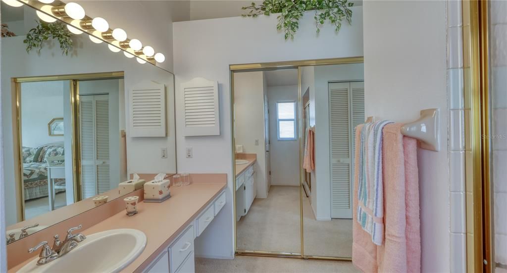 待售: $379,000 (2 贝兹, 2 浴室, 1248 平方英尺)