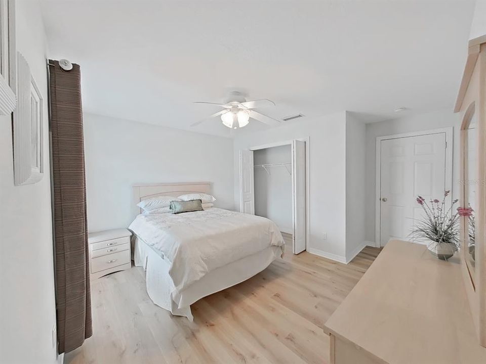 待售: $799,000 (4 贝兹, 2 浴室, 2410 平方英尺)