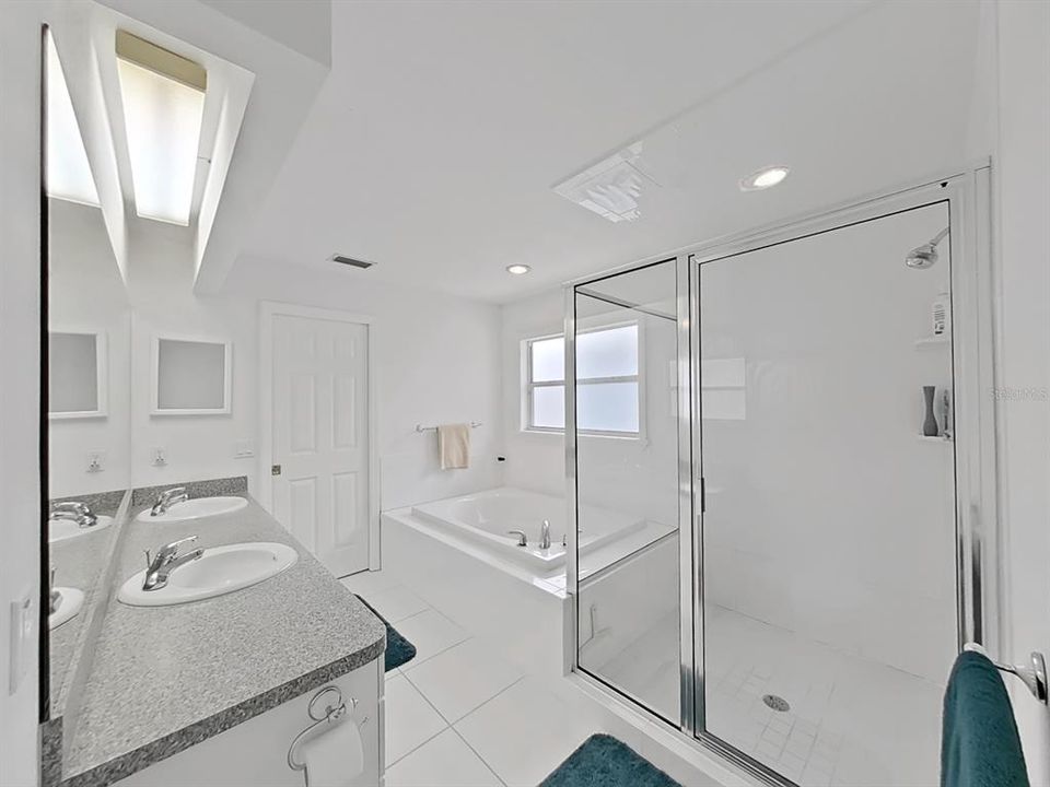 待售: $799,000 (4 贝兹, 2 浴室, 2410 平方英尺)