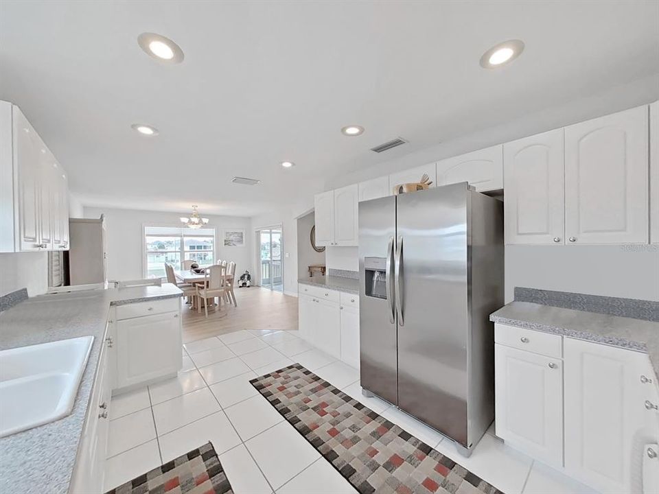 待售: $799,000 (4 贝兹, 2 浴室, 2410 平方英尺)