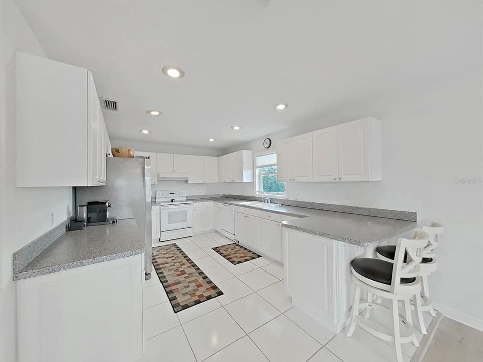 待售: $799,000 (4 贝兹, 2 浴室, 2410 平方英尺)