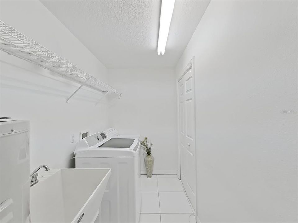 待售: $799,000 (4 贝兹, 2 浴室, 2410 平方英尺)