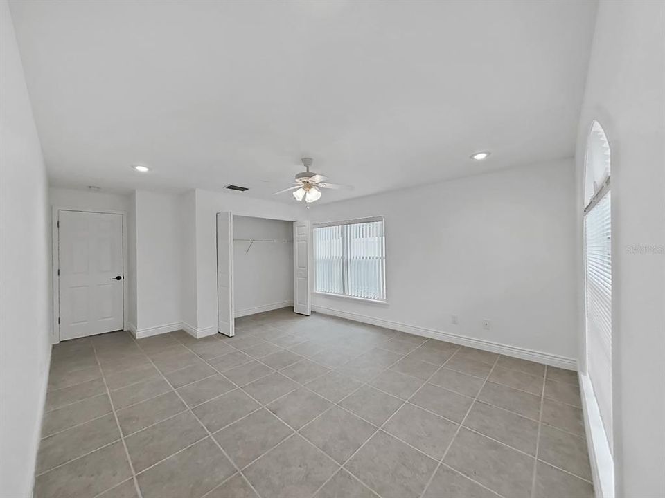 待售: $799,000 (4 贝兹, 2 浴室, 2410 平方英尺)