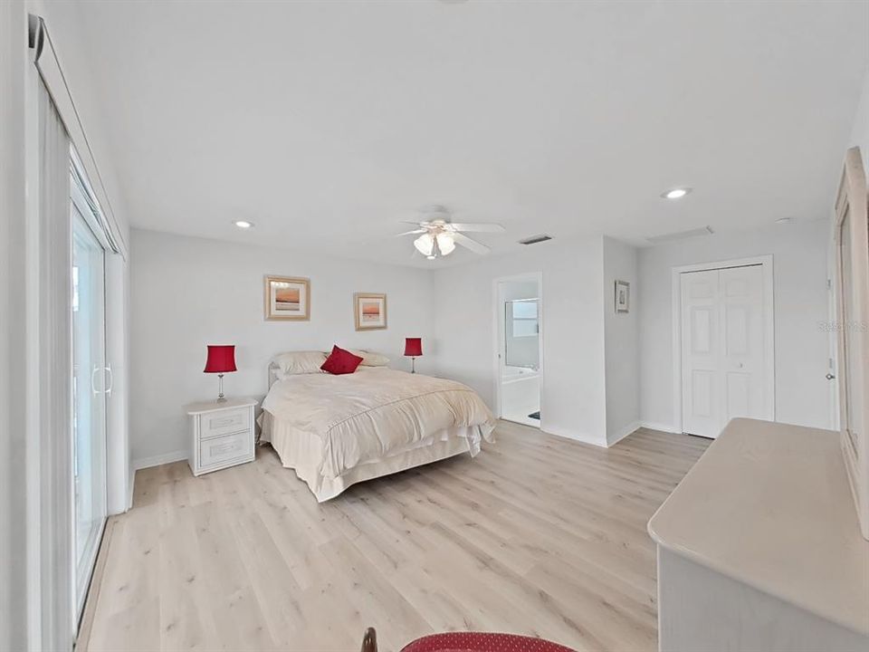 待售: $799,000 (4 贝兹, 2 浴室, 2410 平方英尺)