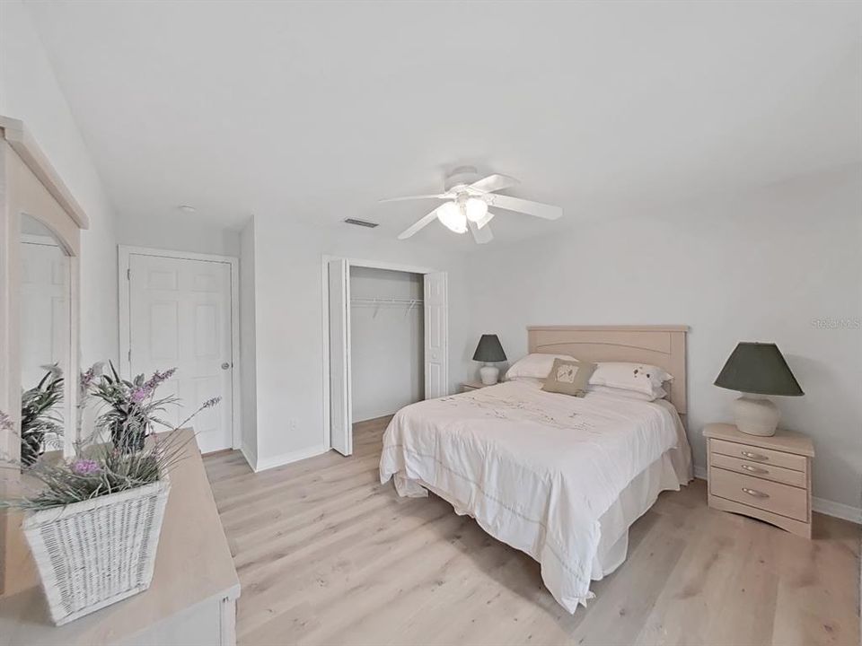 待售: $799,000 (4 贝兹, 2 浴室, 2410 平方英尺)