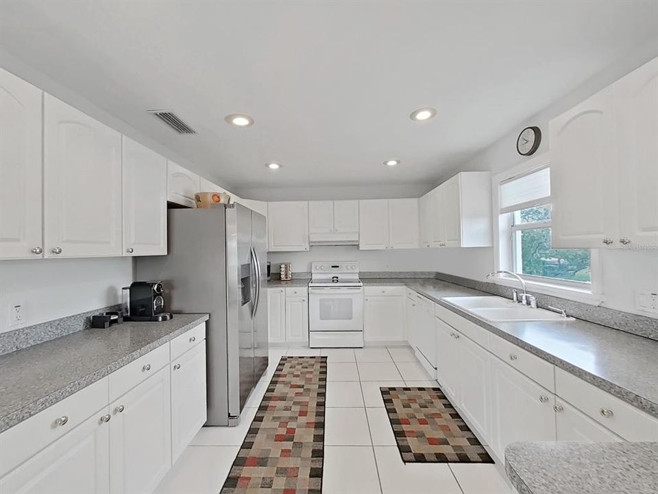 待售: $799,000 (4 贝兹, 2 浴室, 2410 平方英尺)