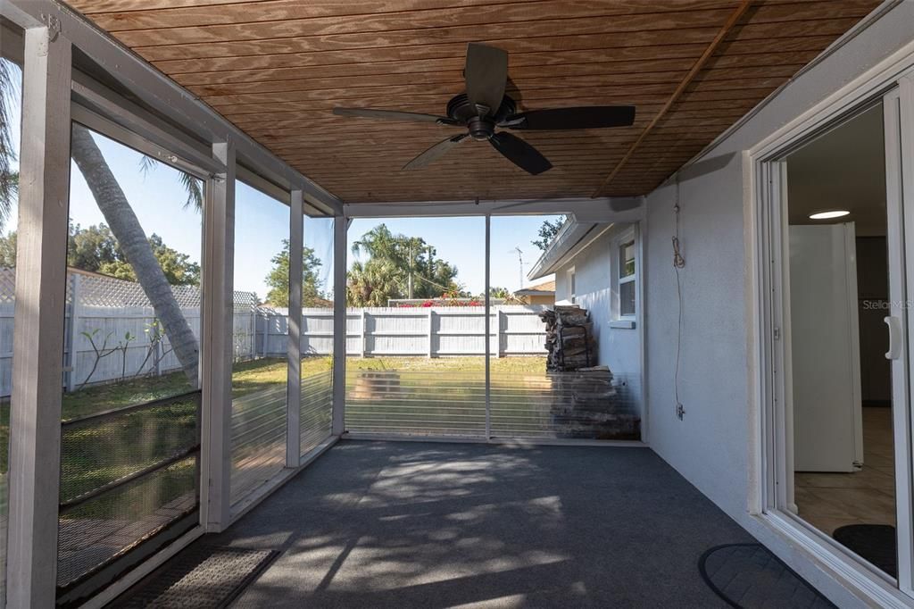 Active With Contract: $299,000 (2 beds, 2 baths, 1068 Square Feet)