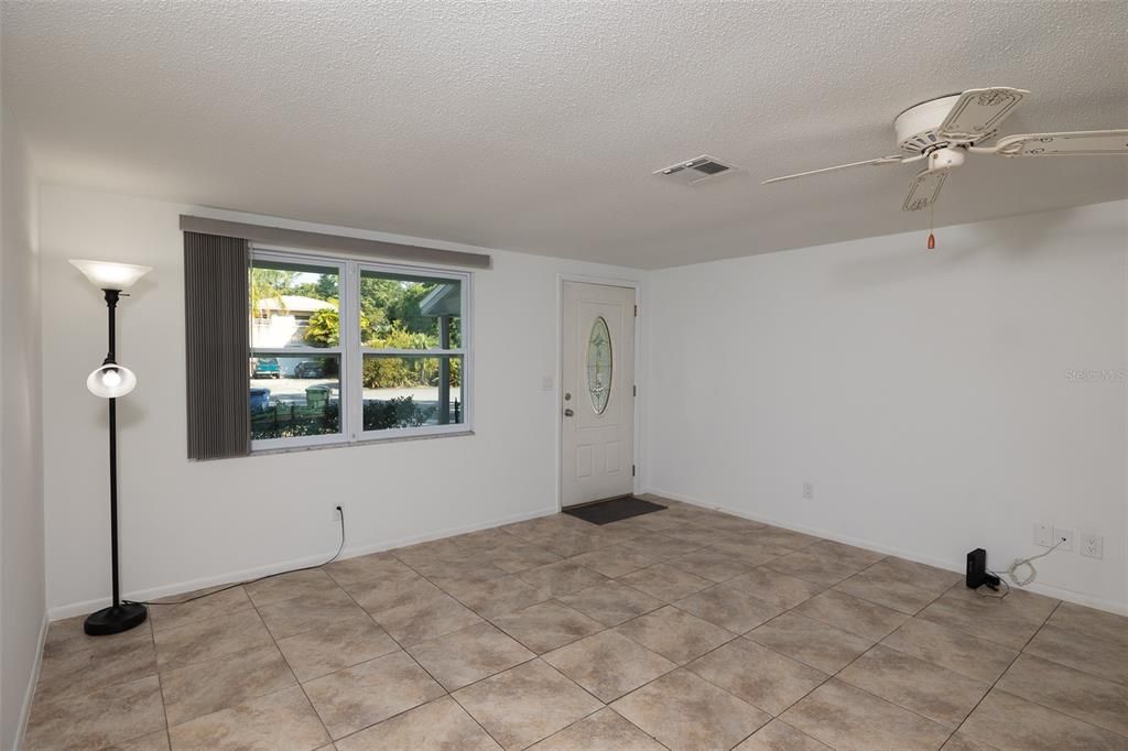 Active With Contract: $299,000 (2 beds, 2 baths, 1068 Square Feet)