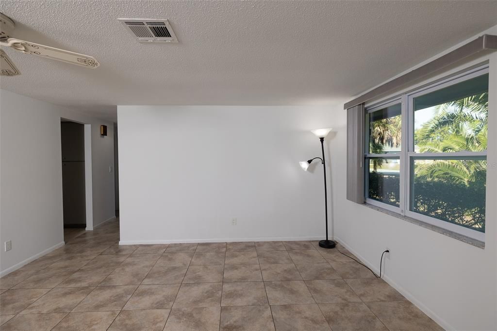 Active With Contract: $299,000 (2 beds, 2 baths, 1068 Square Feet)