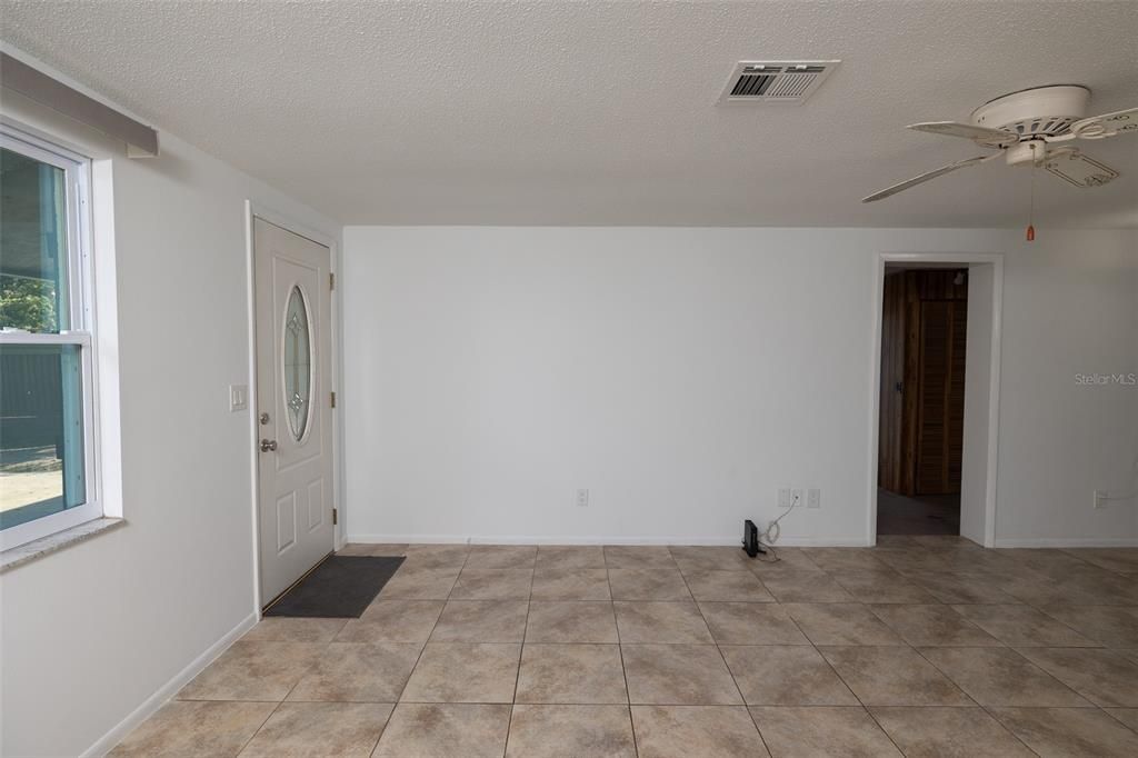 Active With Contract: $299,000 (2 beds, 2 baths, 1068 Square Feet)