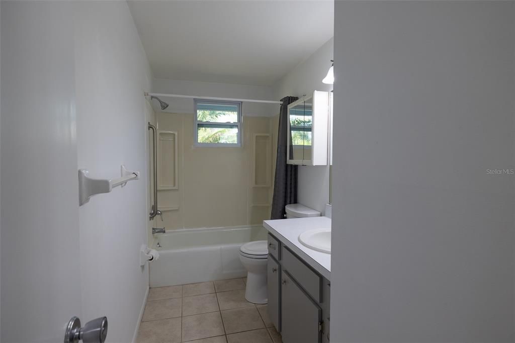 Active With Contract: $299,000 (2 beds, 2 baths, 1068 Square Feet)