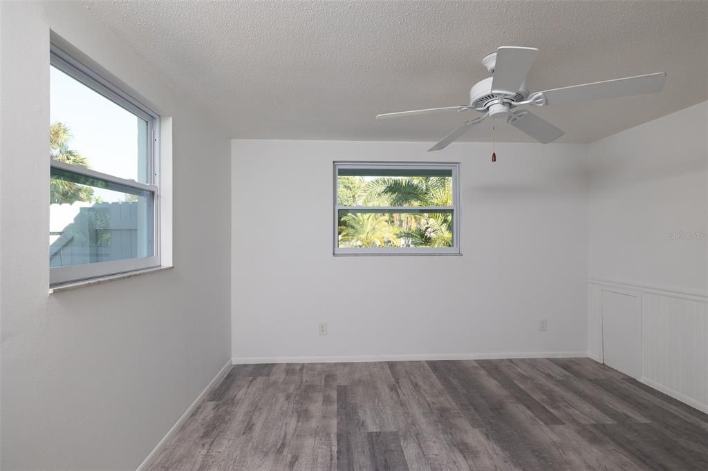 Active With Contract: $299,000 (2 beds, 2 baths, 1068 Square Feet)