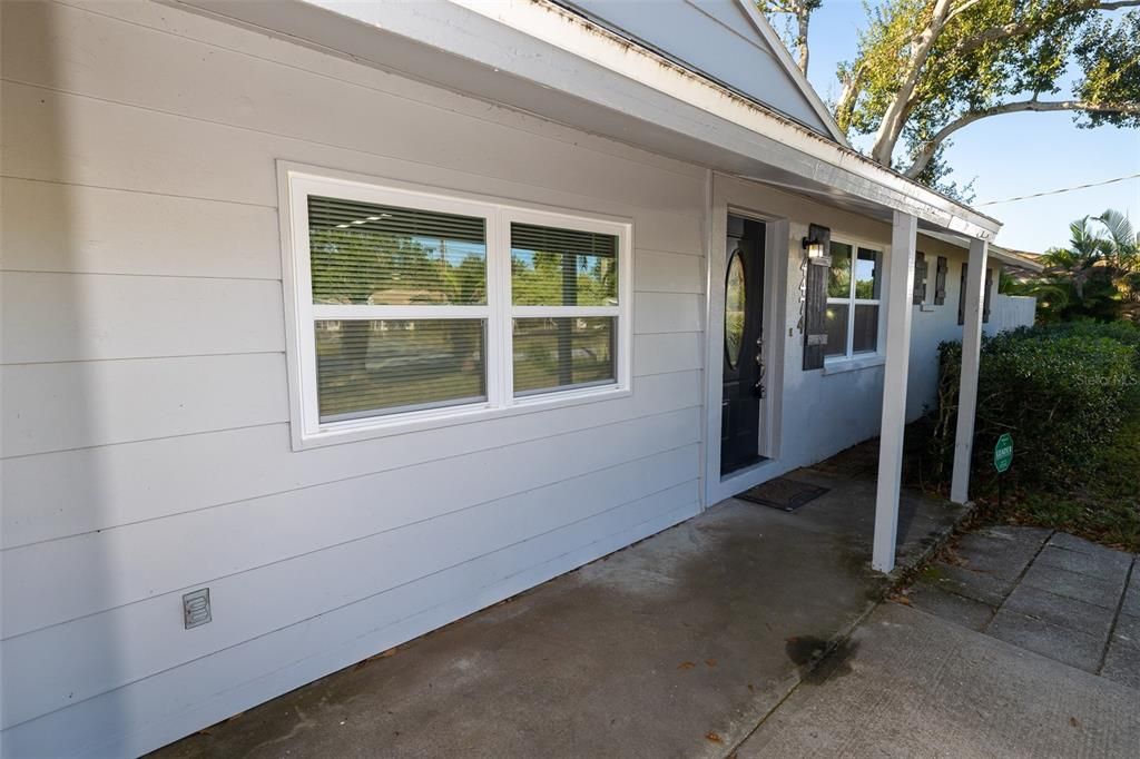 Active With Contract: $299,000 (2 beds, 2 baths, 1068 Square Feet)